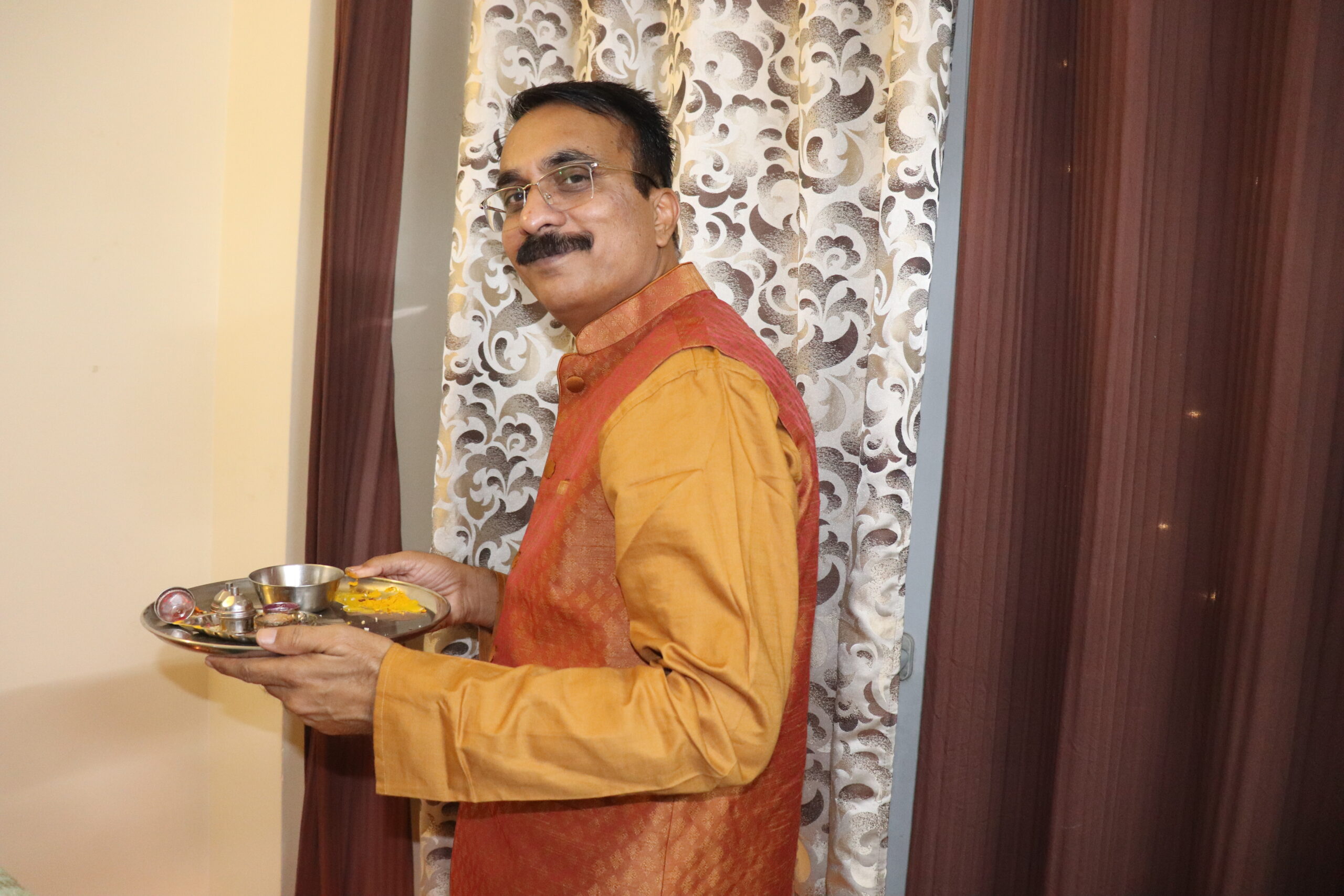 संकल्प का दीपक इस दिवाली जलाना है